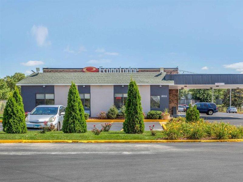 Econo Lodge Shorewood Екстер'єр фото