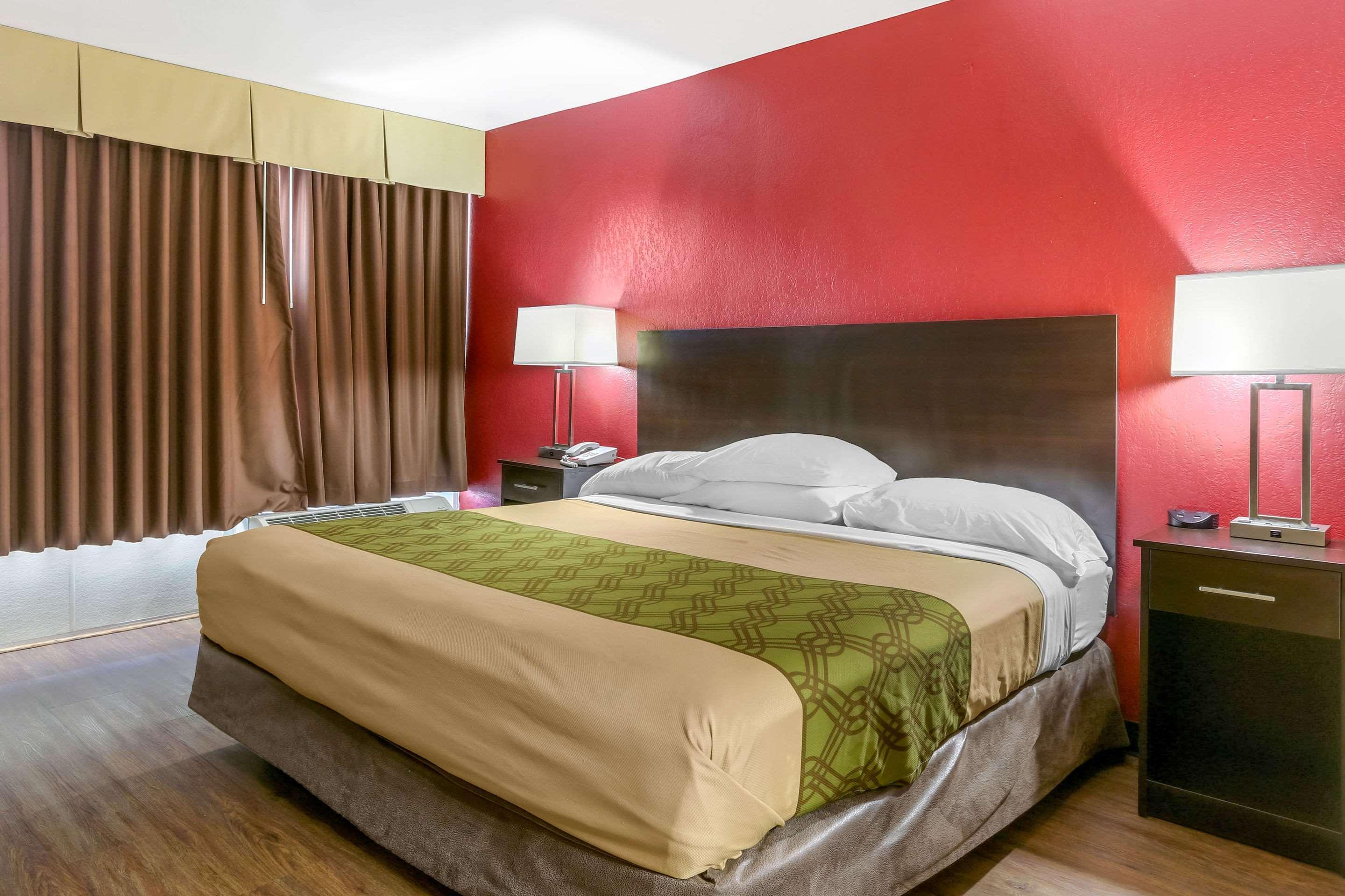 Econo Lodge Shorewood Екстер'єр фото