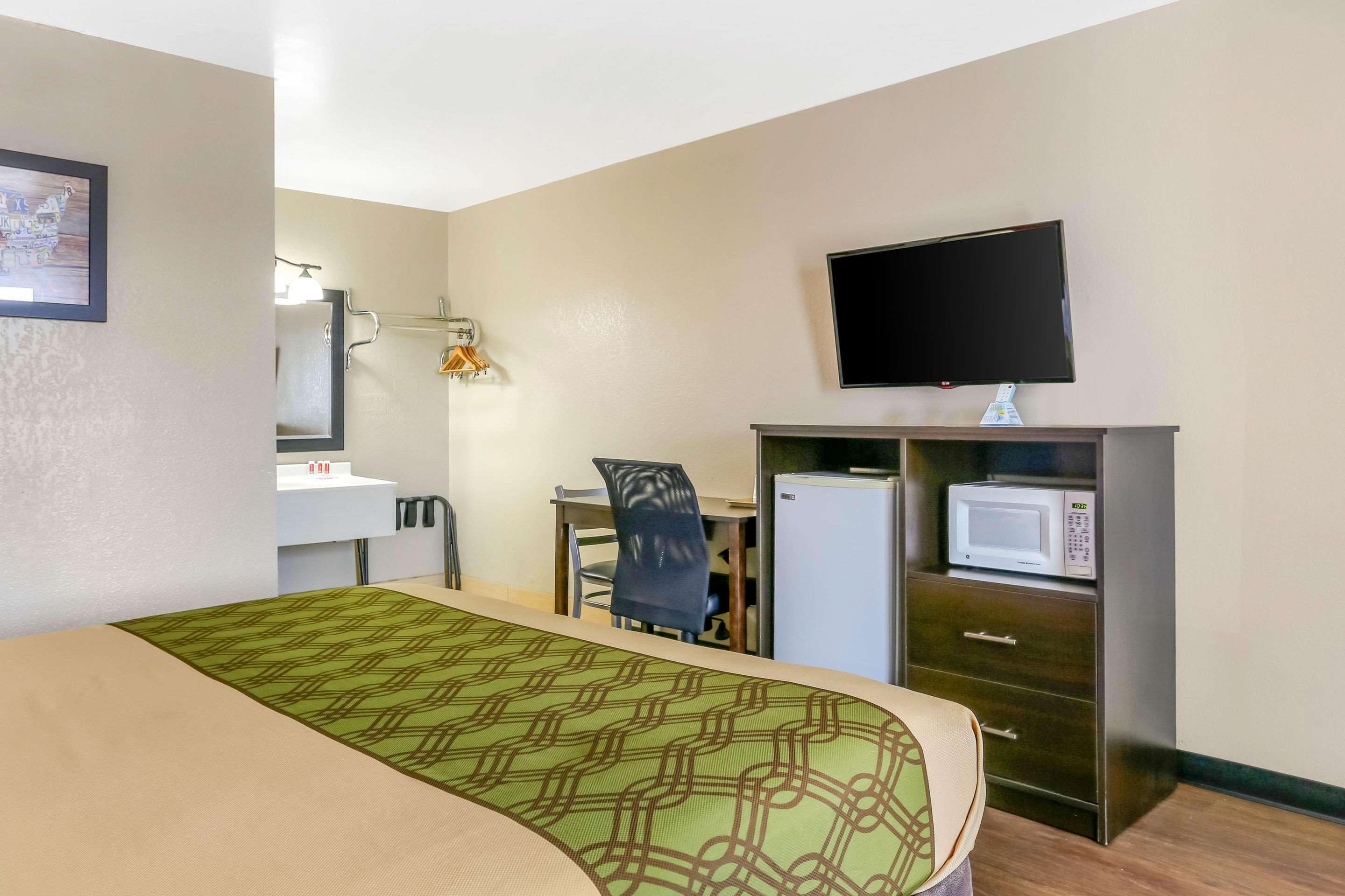 Econo Lodge Shorewood Екстер'єр фото