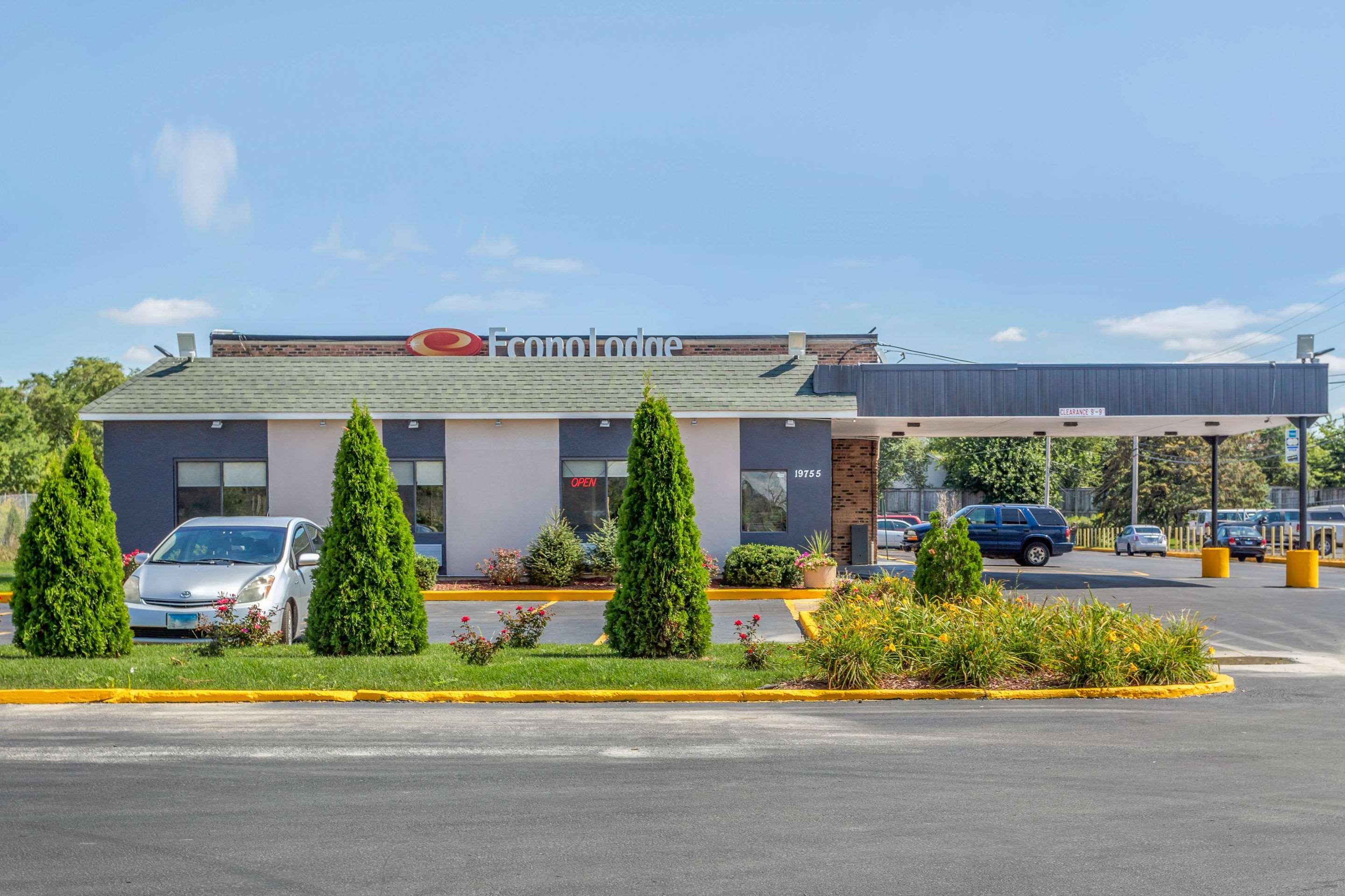 Econo Lodge Shorewood Екстер'єр фото