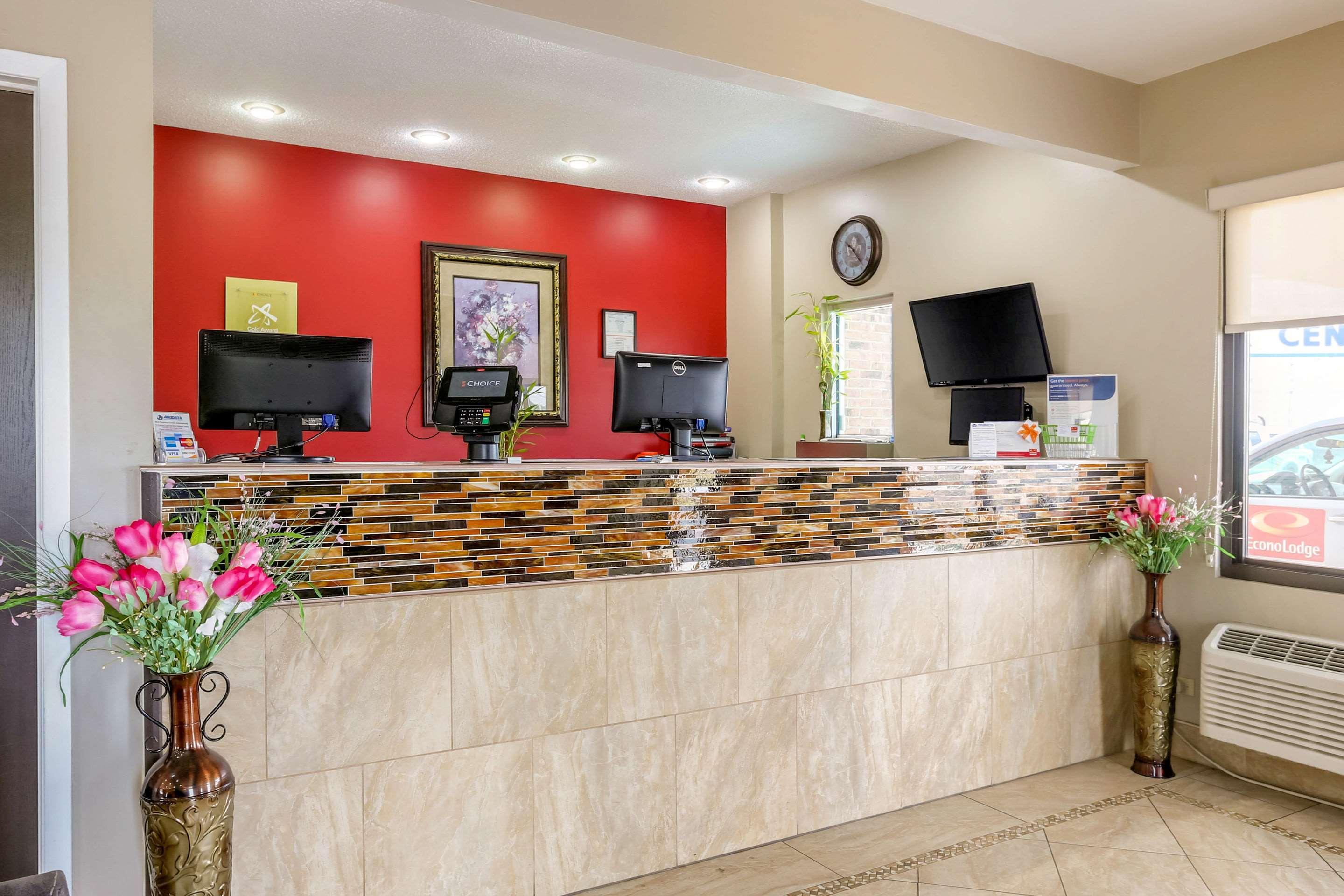 Econo Lodge Shorewood Екстер'єр фото