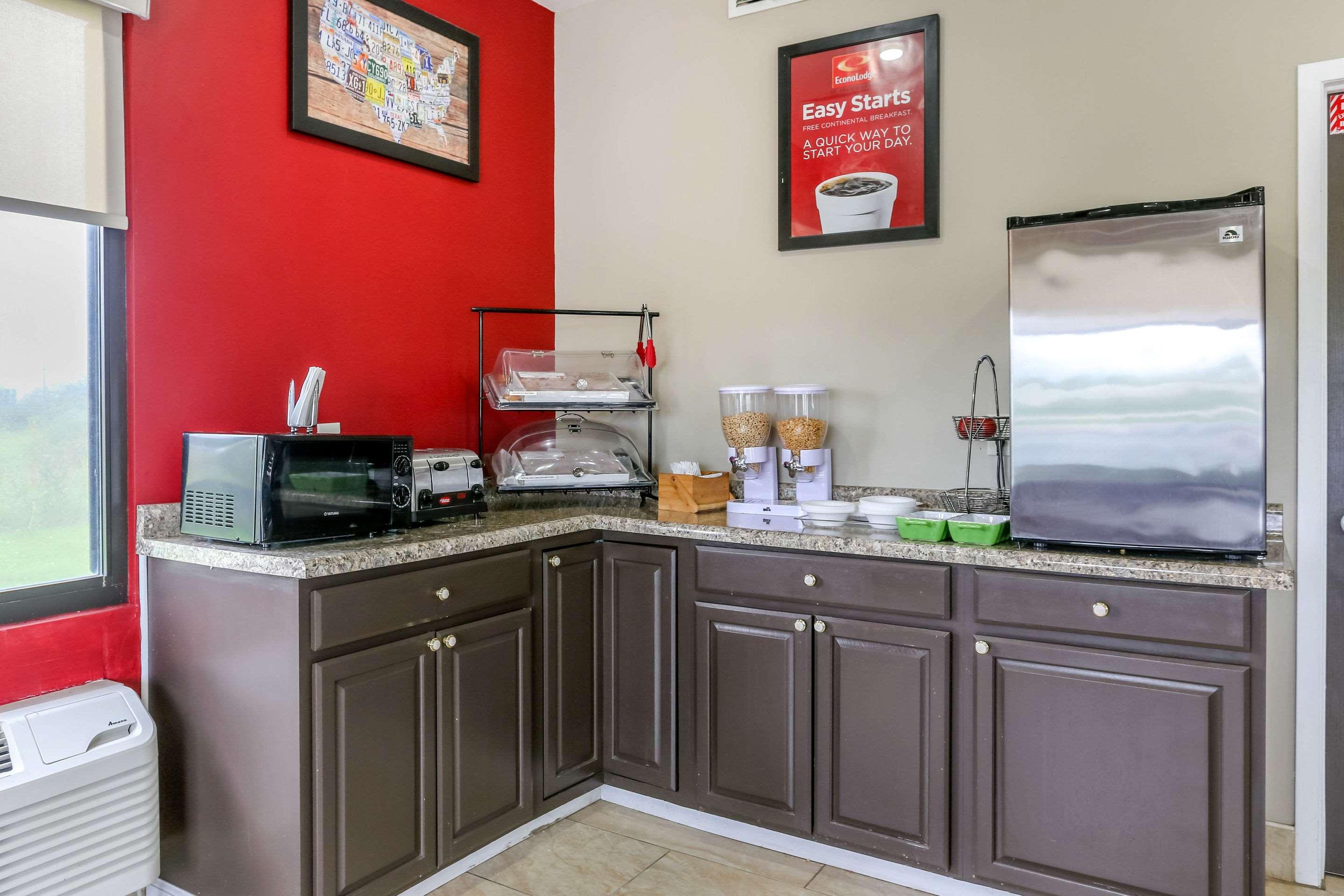 Econo Lodge Shorewood Екстер'єр фото