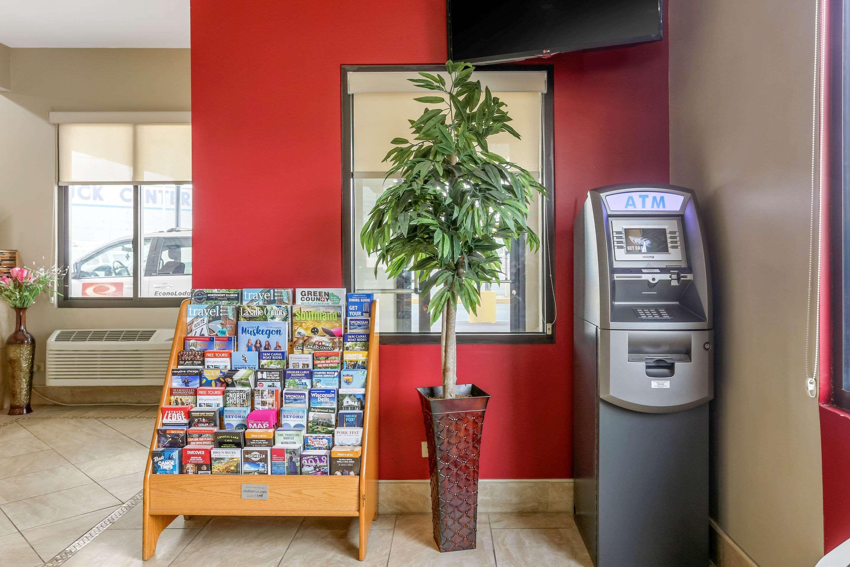 Econo Lodge Shorewood Екстер'єр фото