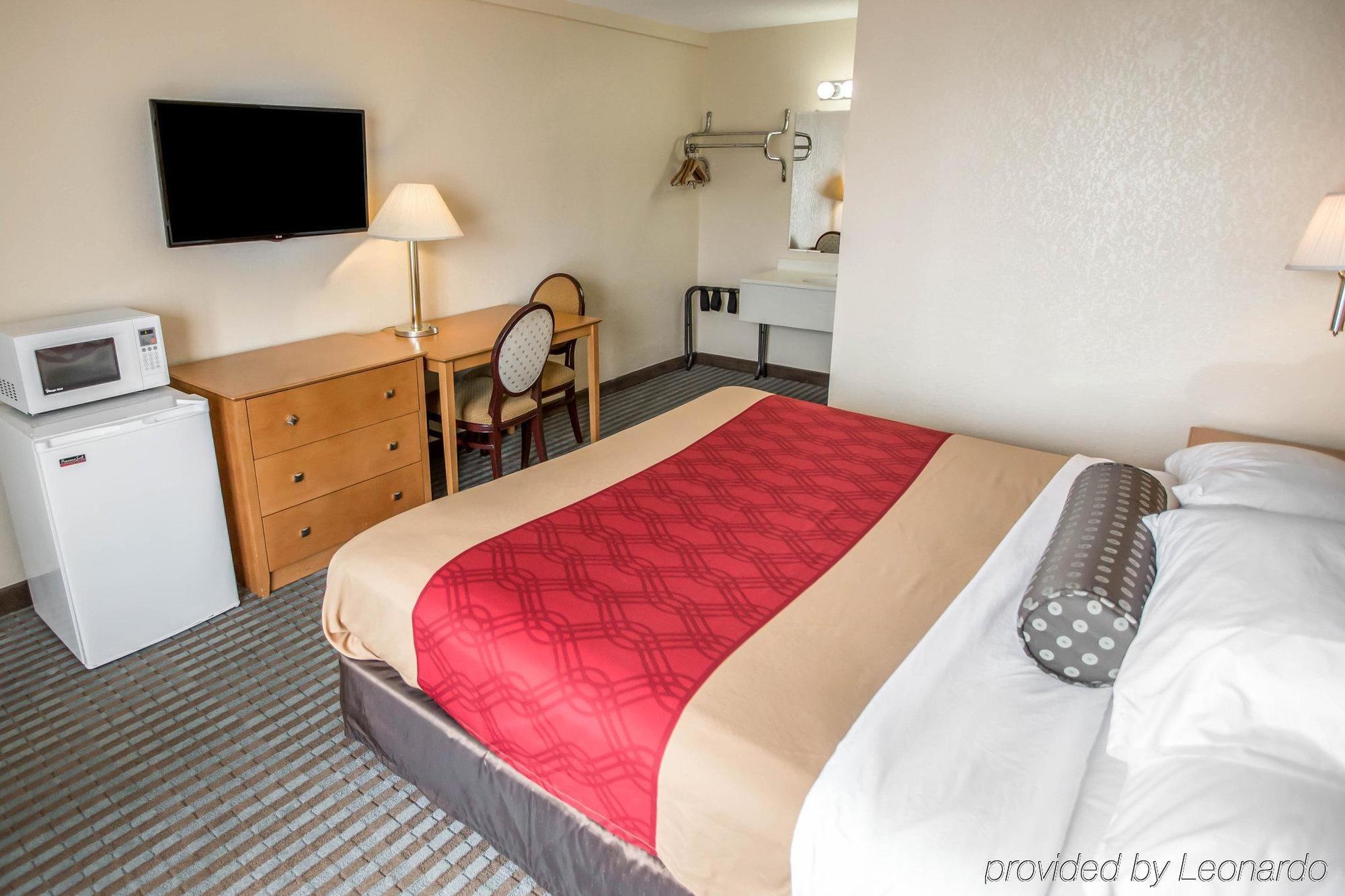Econo Lodge Shorewood Екстер'єр фото
