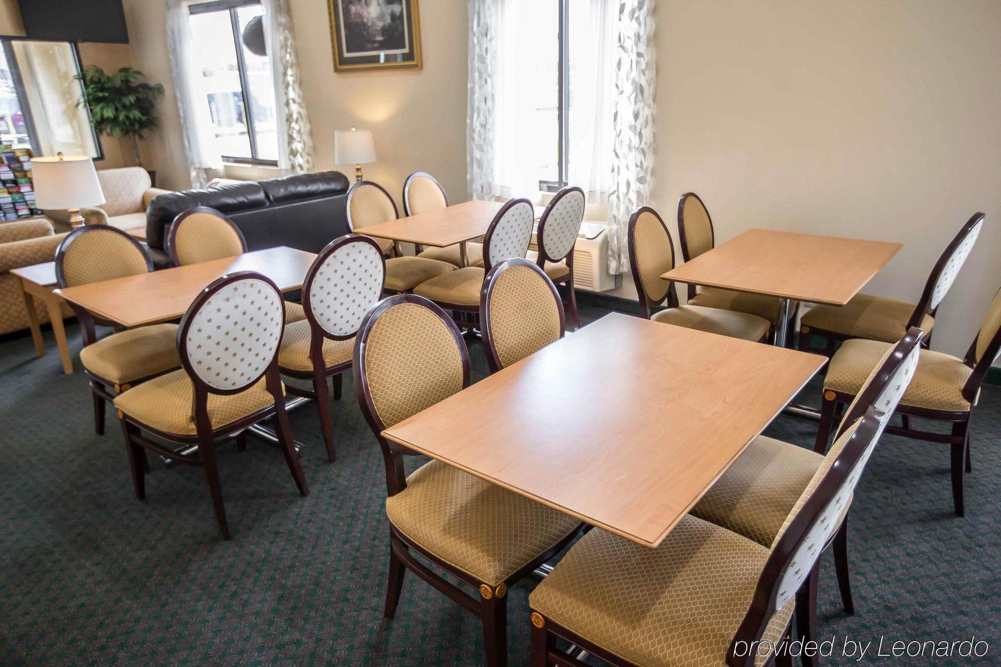 Econo Lodge Shorewood Екстер'єр фото