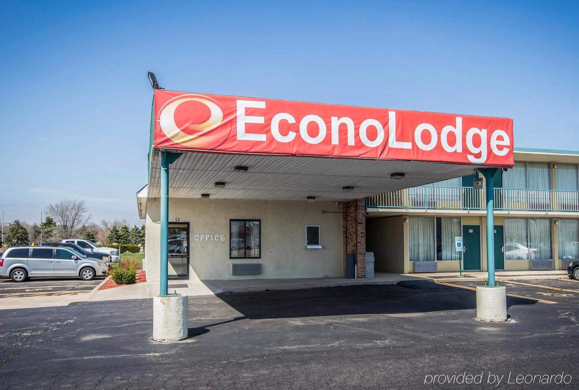 Econo Lodge Shorewood Екстер'єр фото