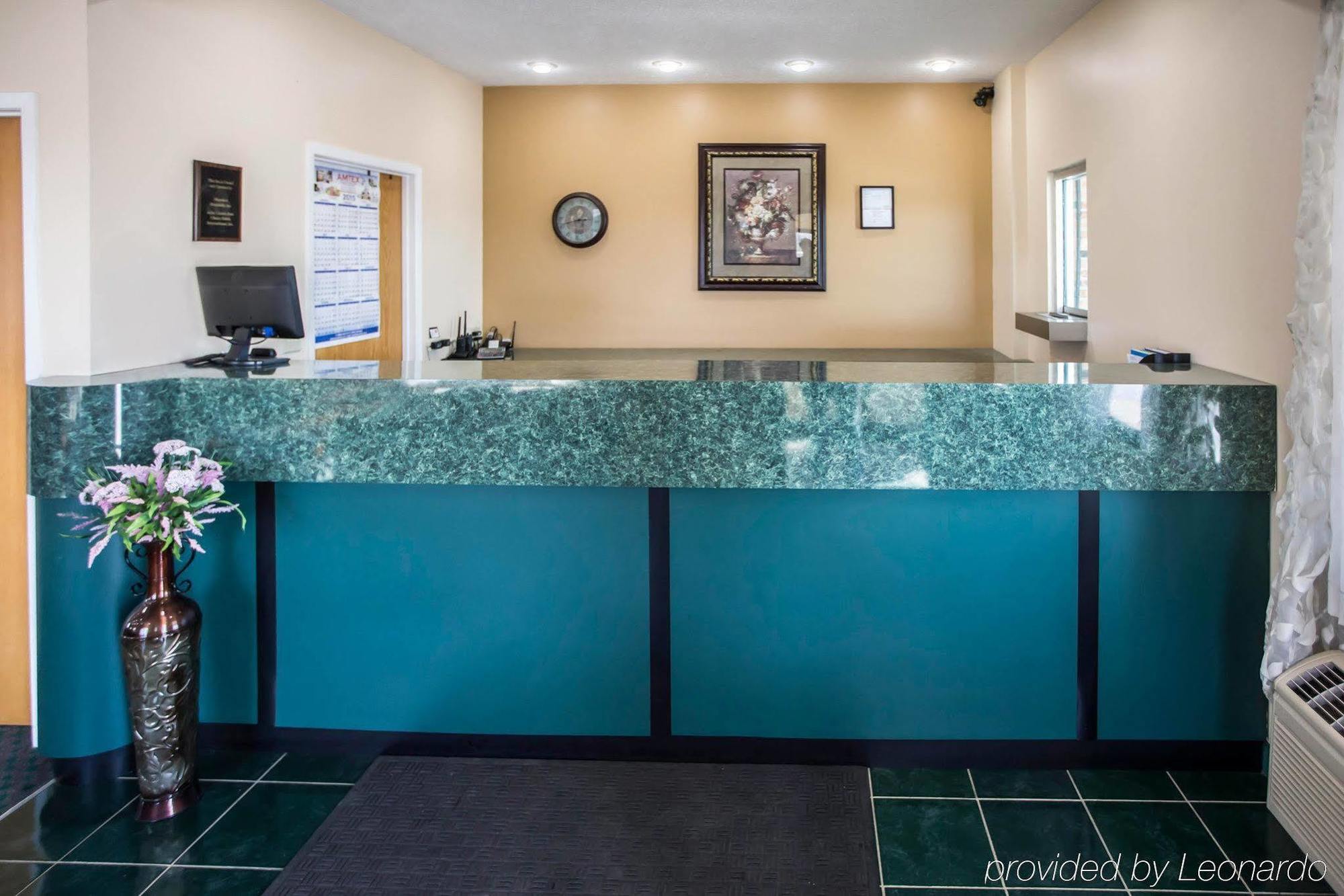 Econo Lodge Shorewood Екстер'єр фото