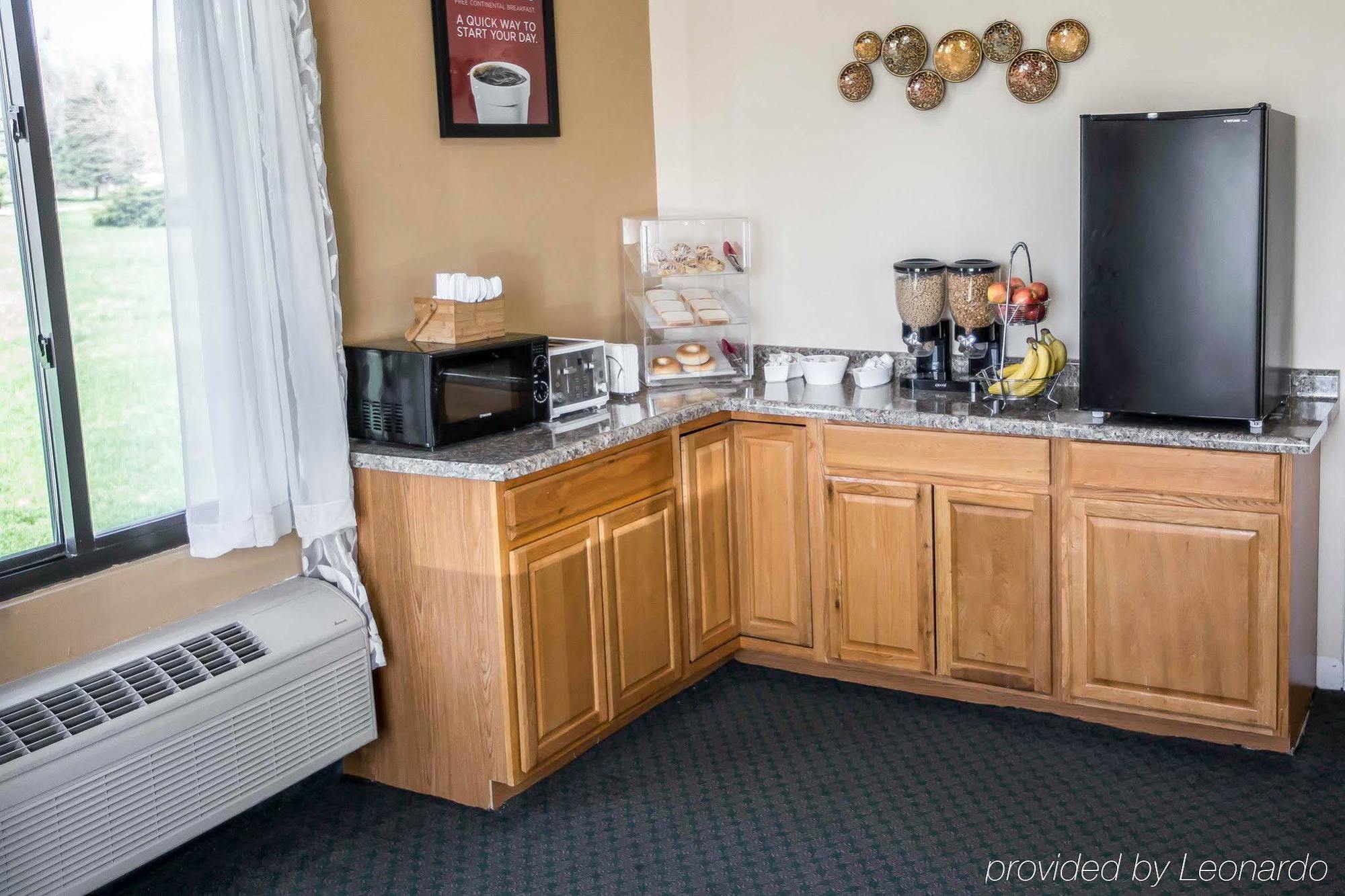 Econo Lodge Shorewood Екстер'єр фото