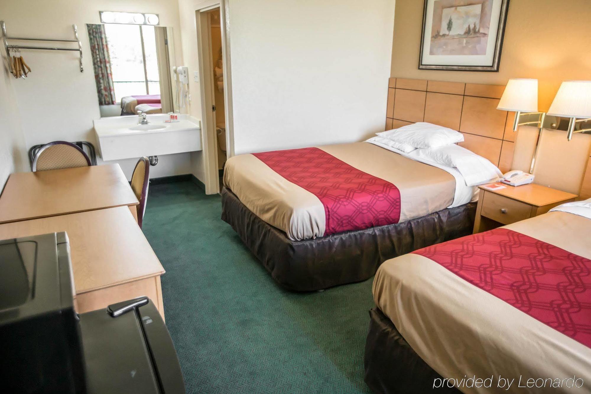 Econo Lodge Shorewood Екстер'єр фото
