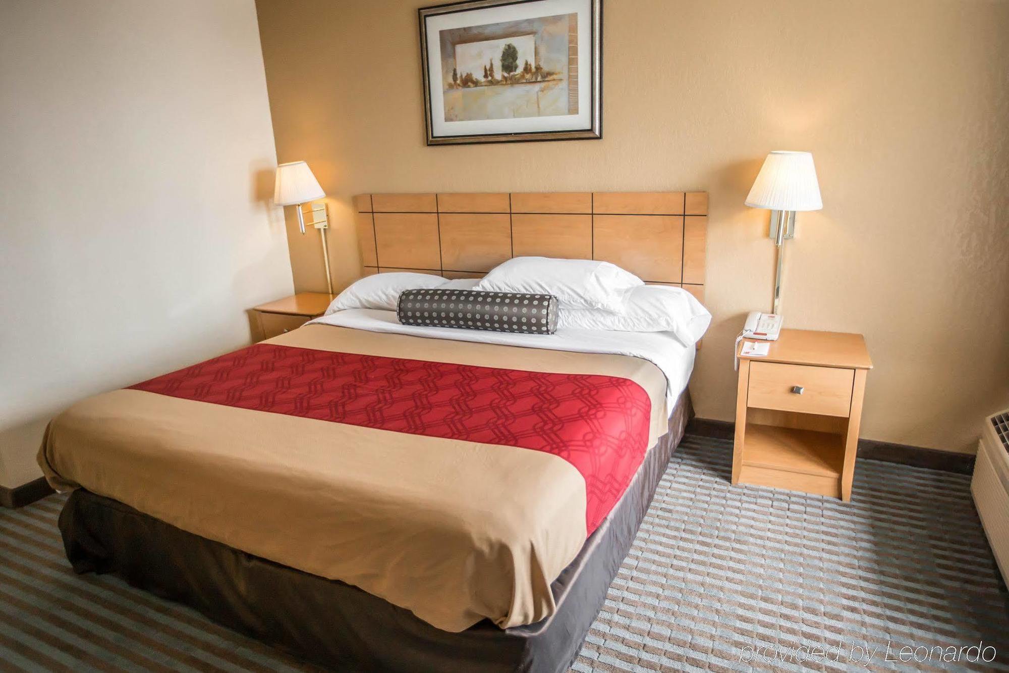 Econo Lodge Shorewood Екстер'єр фото