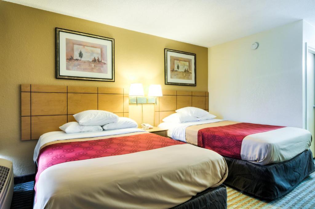 Econo Lodge Shorewood Екстер'єр фото